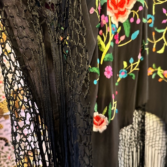 Beautiful, Vibrant Kimono - Picture 4 of 14